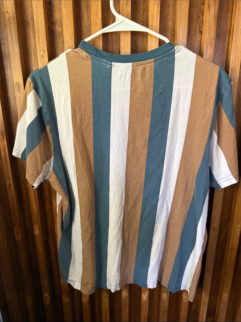 GUESS Unisex Multicolor Pastel 100% cotton Striped Tee. M - Picture 3 of 8